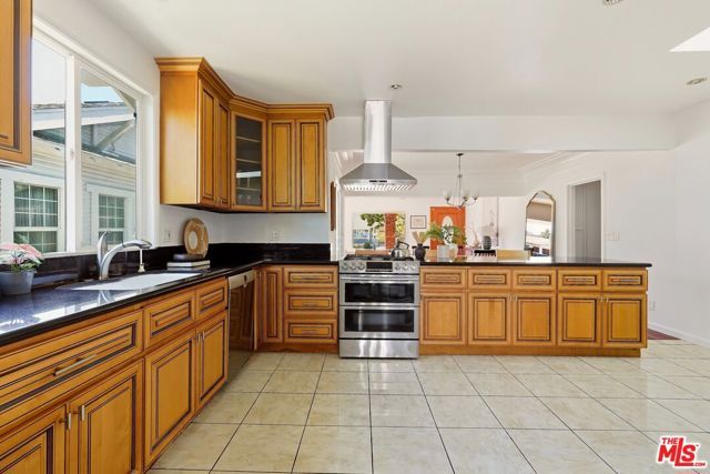 1825 Middleton Place, Los Angeles, CA 90062