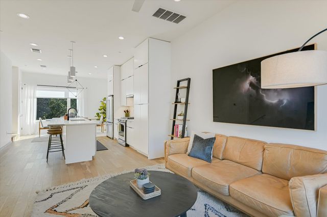 410 W Alpine RD 3, Austin, TX 78704