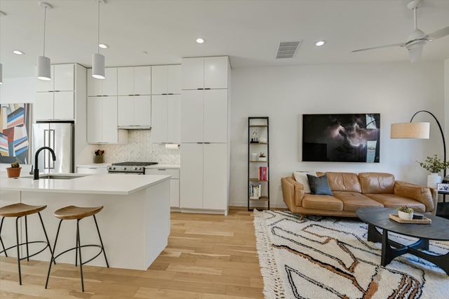 410 W Alpine RD 3, Austin, TX 78704