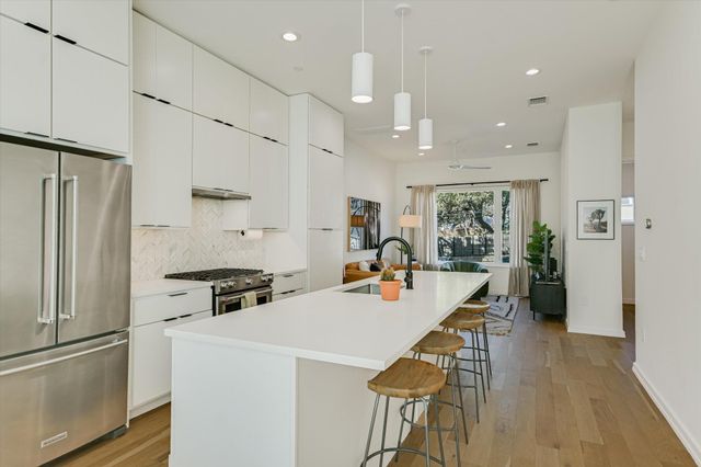 410 W Alpine RD 3, Austin, TX 78704