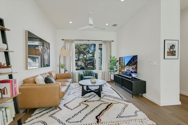 410 W Alpine RD 3, Austin, TX 78704