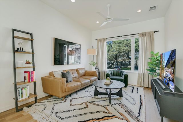 410 W Alpine RD 3, Austin, TX 78704