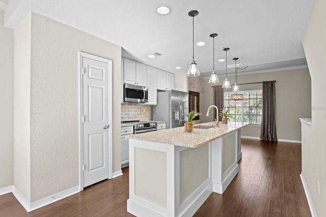 9817 MEADOW FIELD CIRCLE 9817, Tampa, FL 33626