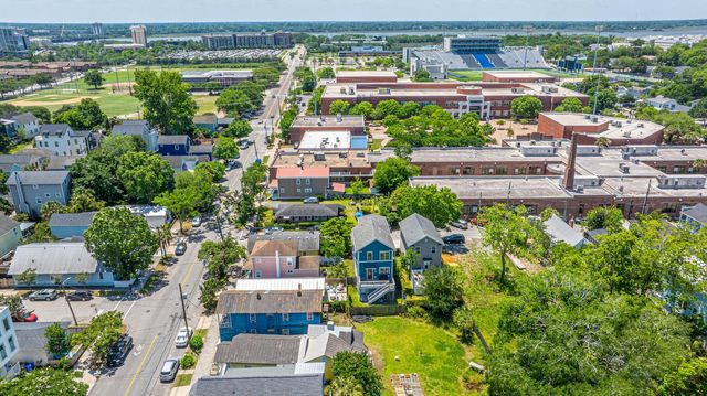 200 Fishburne Street, Charleston, SC 29403