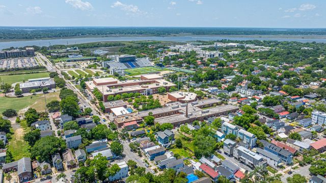 200 Fishburne Street, Charleston, SC 29403