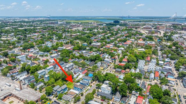 200 Fishburne Street, Charleston, SC 29403