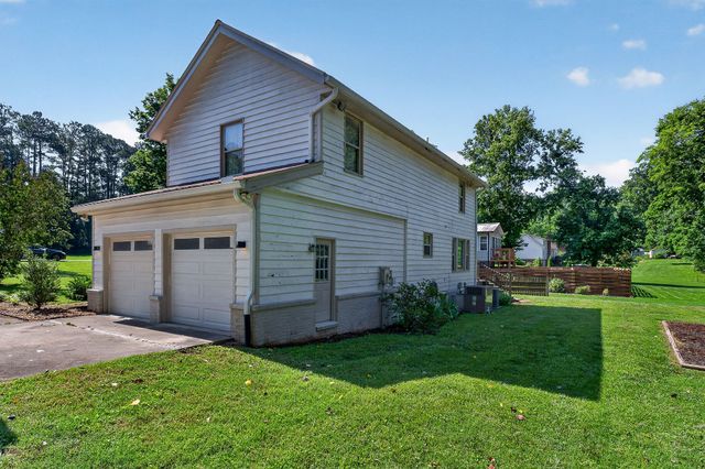 2749 New London Dr, Cookeville, TN 38506