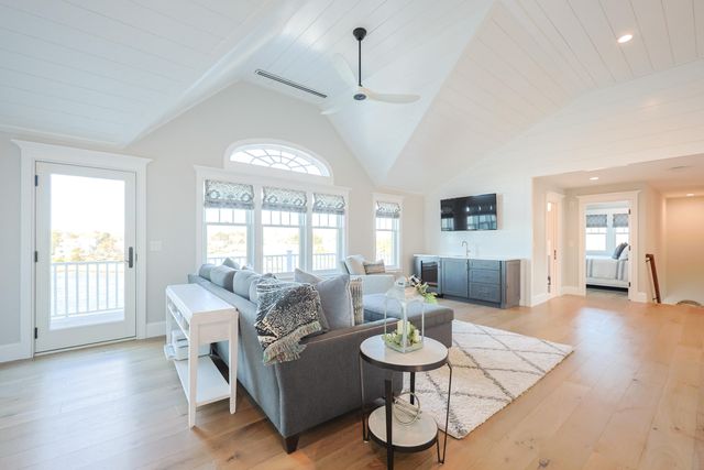 18 Strandway Way, West Harwich, MA 02671