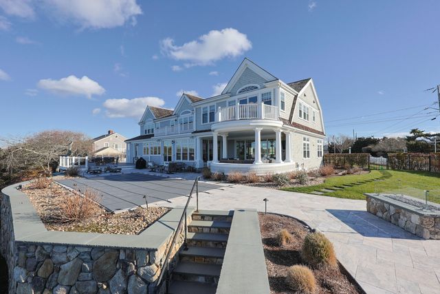 18 Strandway Way, West Harwich, MA 02671