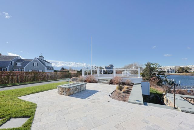 18 Strandway Way, West Harwich, MA 02671