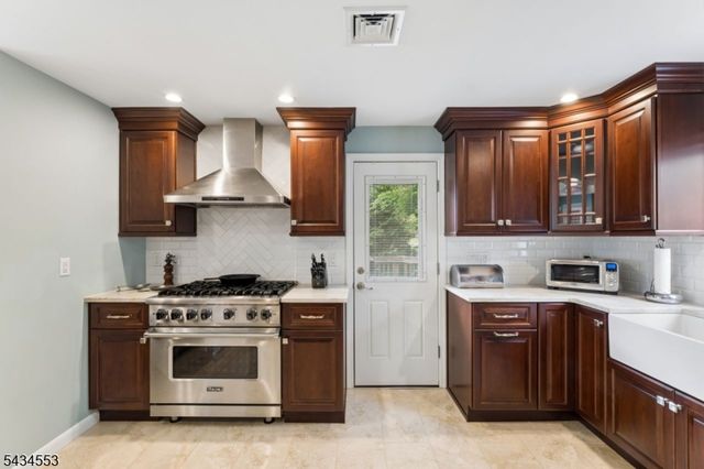 10 Church Ln, Montville Twp., NJ 07082