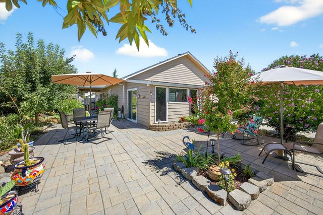 2918 Brookdale Drive, Central Point, OR 97502