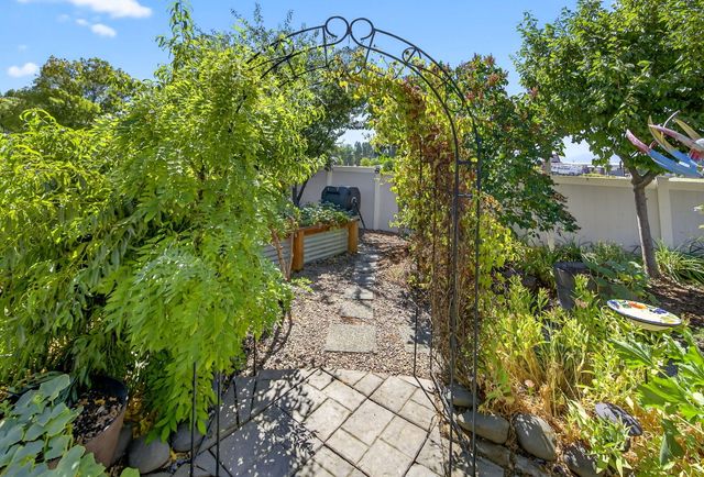 2918 Brookdale Drive, Central Point, OR 97502