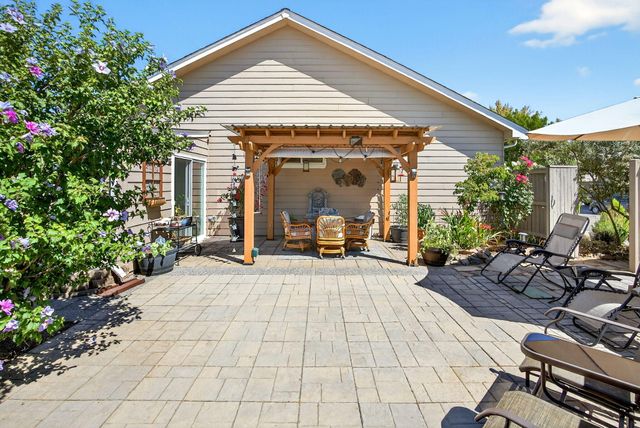 2918 Brookdale Drive, Central Point, OR 97502