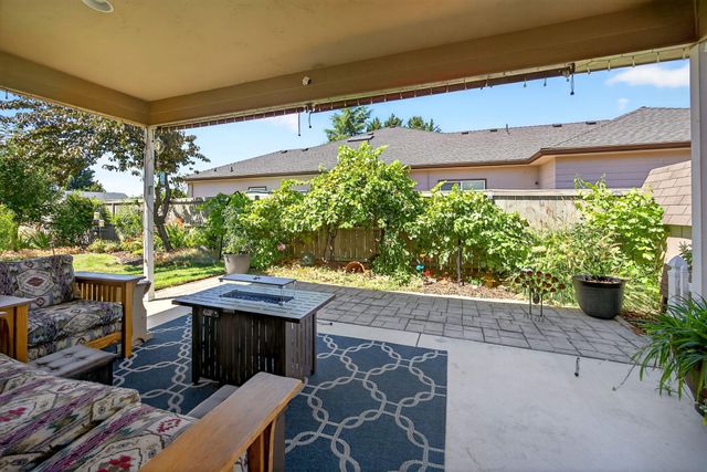 2918 Brookdale Drive, Central Point, OR 97502