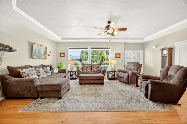 2918 Brookdale Drive, Central Point, OR 97502