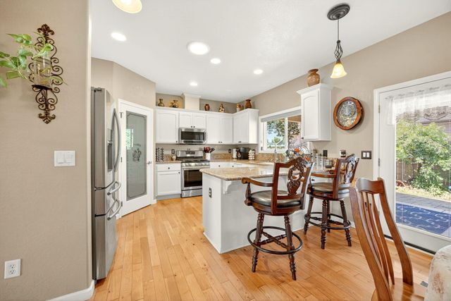 2918 Brookdale Drive, Central Point, OR 97502