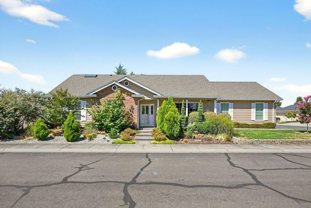 2918 Brookdale Drive, Central Point, OR 97502