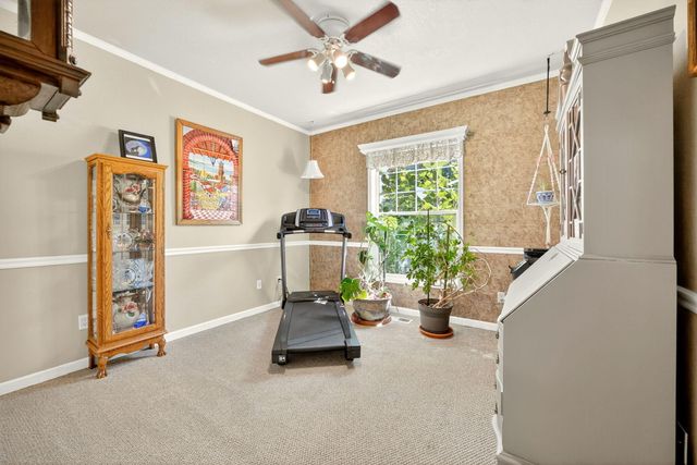 2918 Brookdale Drive, Central Point, OR 97502