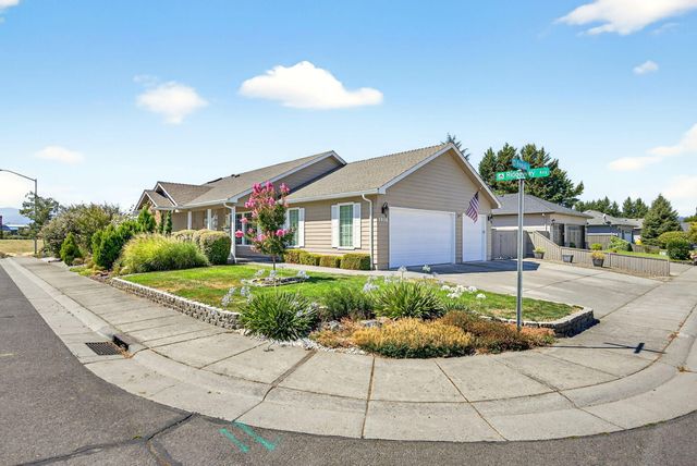 2918 Brookdale Drive, Central Point, OR 97502