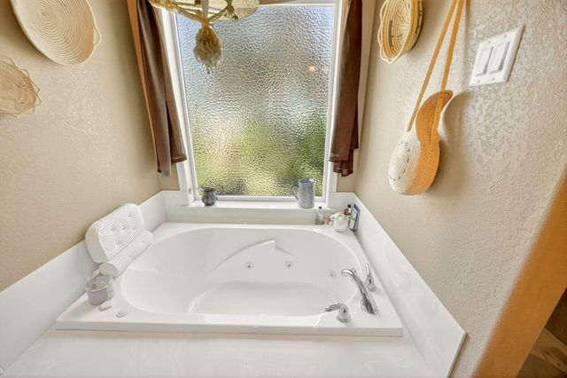 2918 Brookdale Drive, Central Point, OR 97502