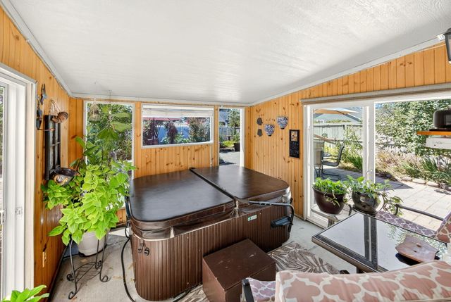 2918 Brookdale Drive, Central Point, OR 97502