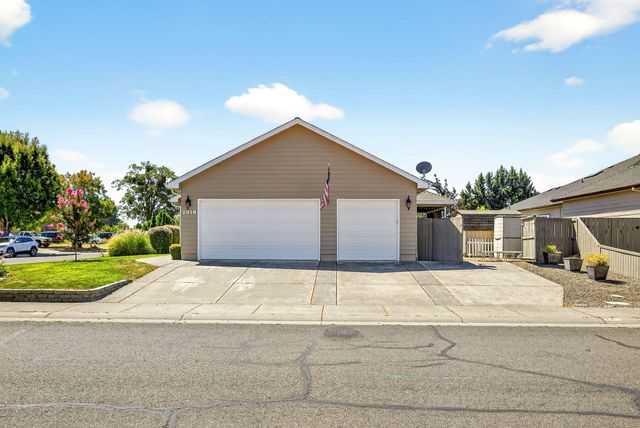 2918 Brookdale Drive, Central Point, OR 97502
