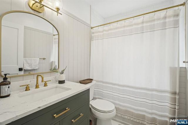 40 W Central Avenue, Maywood, NJ 07607