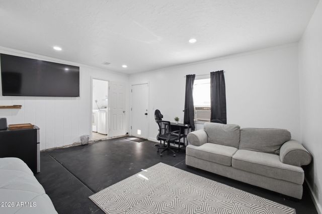 2329 E CONCORDA Drive, Tempe, AZ 85282