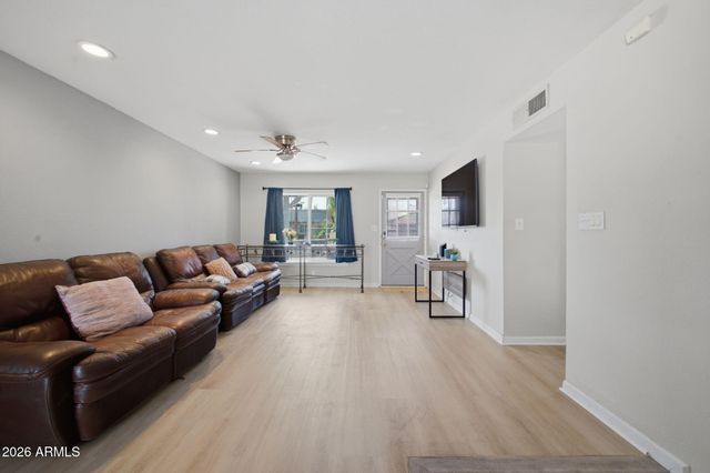 2329 E CONCORDA Drive, Tempe, AZ 85282