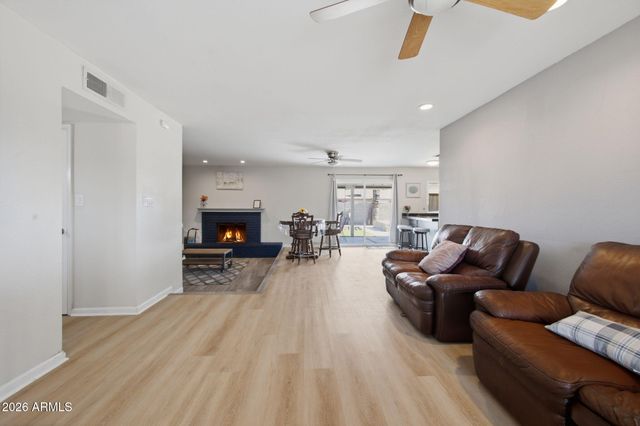 2329 E CONCORDA Drive, Tempe, AZ 85282