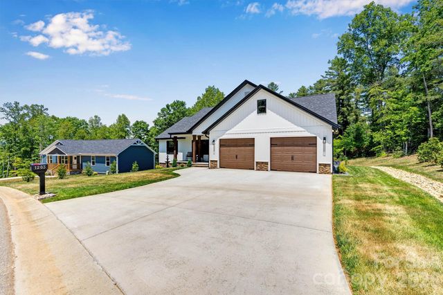 1203 Summerhill Street SW, Lenoir, NC 28645