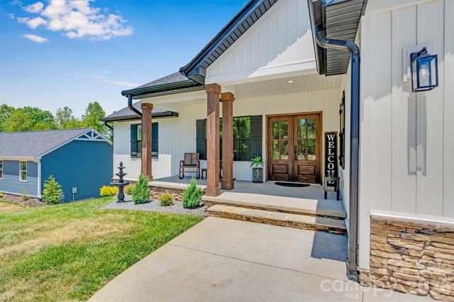 1203 Summerhill Street SW, Lenoir, NC 28645
