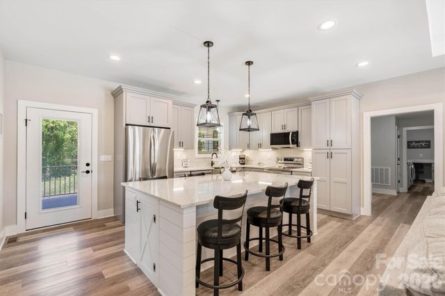 1203 Summerhill Street SW, Lenoir, NC 28645