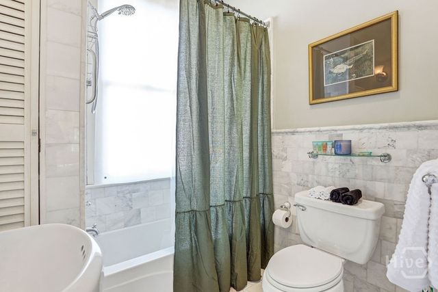 1815 Barnard Street, Savannah, GA 31401