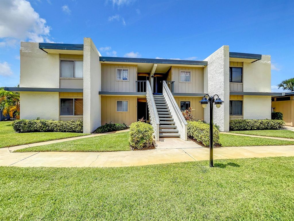 1551 NE 13th Terrace A16, Jensen Beach, FL 34957