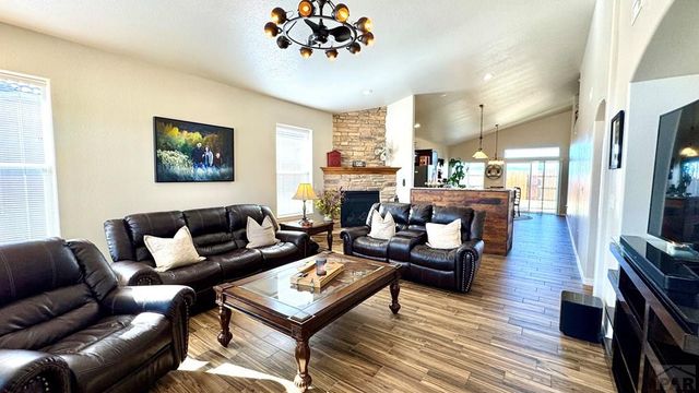 921 Plumcrest Dr, Pueblo, CO 81005