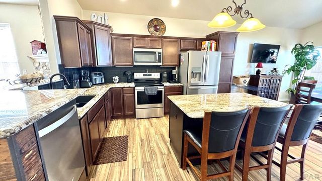 921 Plumcrest Dr, Pueblo, CO 81005