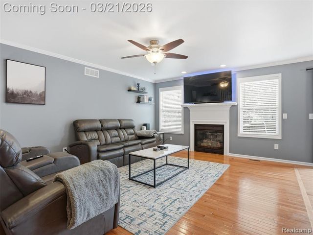 20766 Sleepy Hollow Drive, Macomb, MI 48044