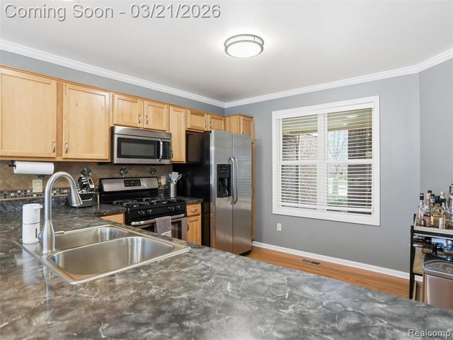 20766 Sleepy Hollow Drive, Macomb, MI 48044