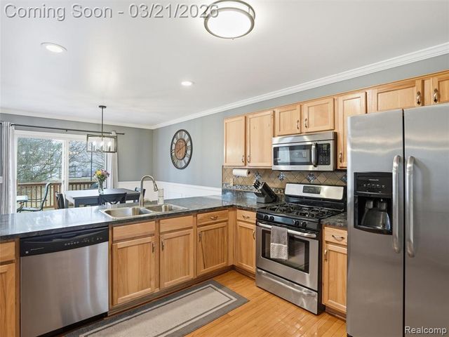 20766 Sleepy Hollow Drive, Macomb, MI 48044