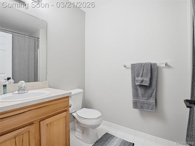 20766 Sleepy Hollow Drive, Macomb, MI 48044