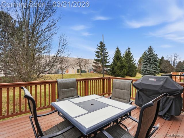 20766 Sleepy Hollow Drive, Macomb, MI 48044