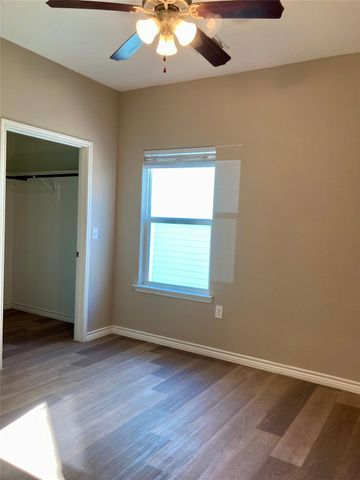 4505 P, Galveston, TX 77551