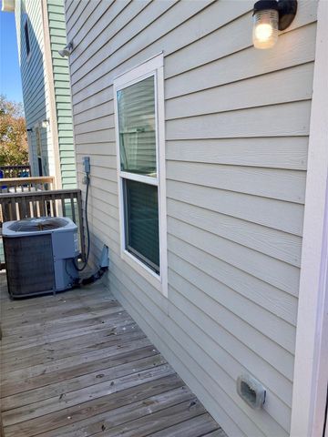 4505 P, Galveston, TX 77551