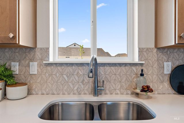 10087 Longtail Drive, Nampa, ID 83687