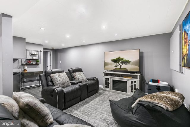 1004 WINDMILL LN, Silver Spring, MD 20905