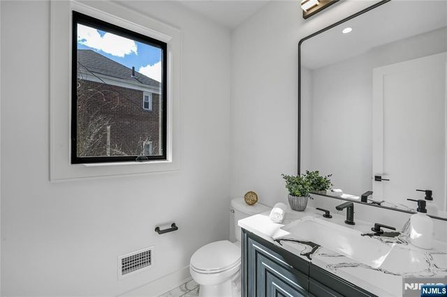 401 B Grand Avenue 401 B, Leonia, NJ 07605