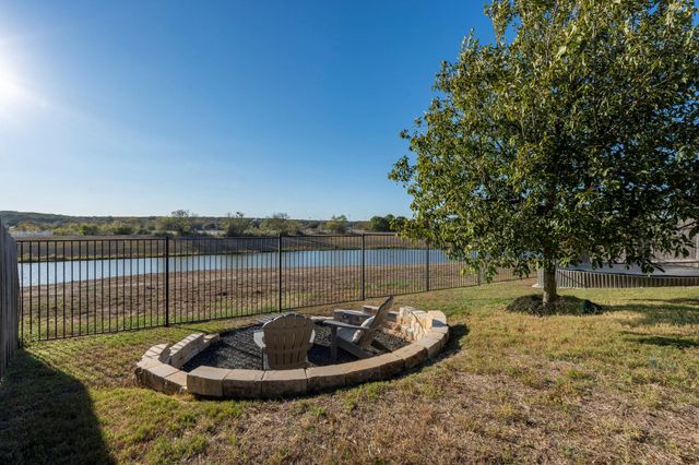 425 Lacey Oak LOOP, San Marcos, TX 78666