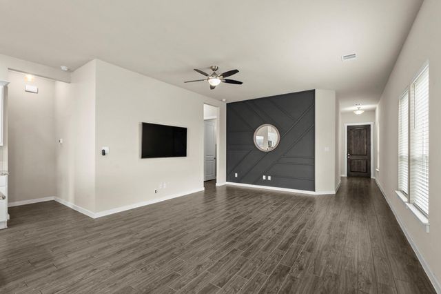 425 Lacey Oak LOOP, San Marcos, TX 78666